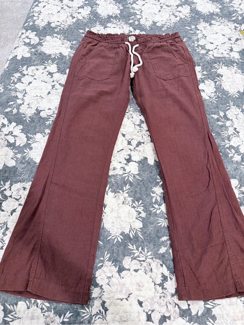 Roxy Women’s Drawstring Lounge Joggers in Wine